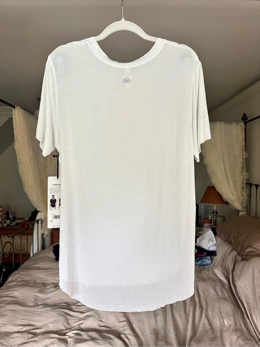 Alo Yoga Lithe Tee Short Sleeve Tee in White Size Small NWT